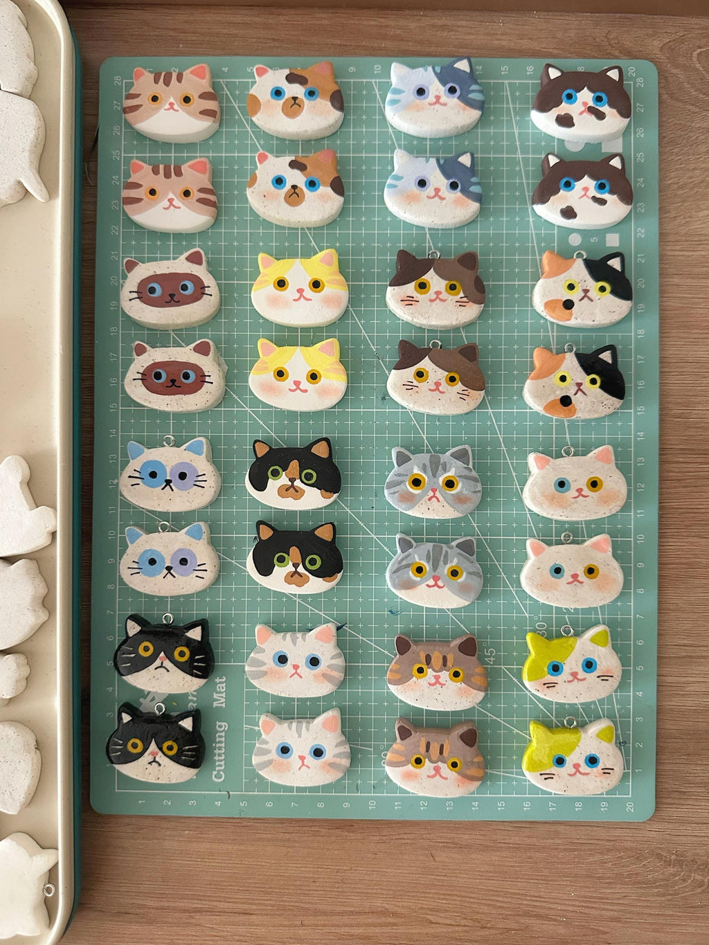 Custom Cat Portrait Keychain – Handmade Stone Clay Magnet, Brooch