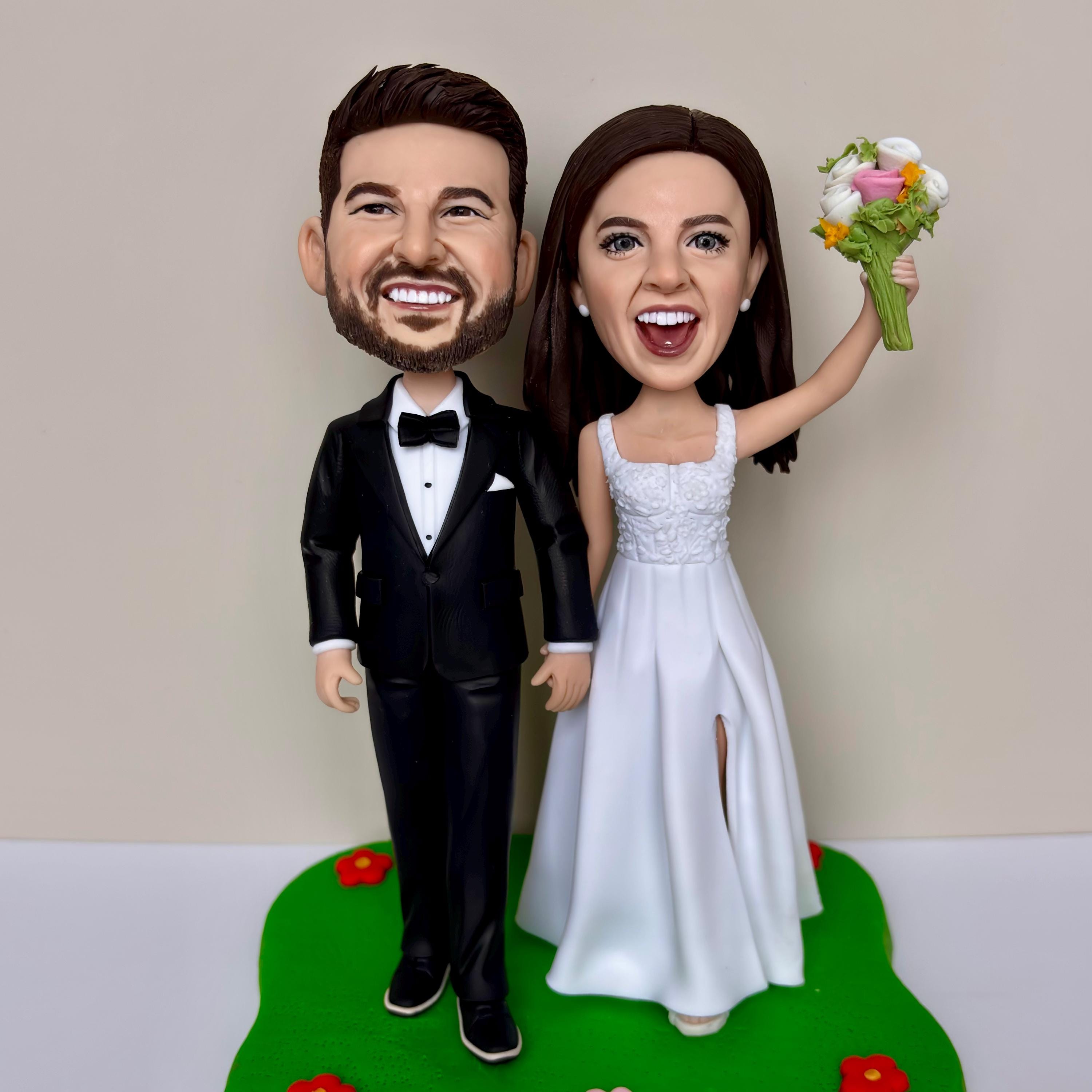 Custom Wedding Cake Topper – Bride and Groom Personalised Bobbleheads, Funny Bobble Head for Weddings