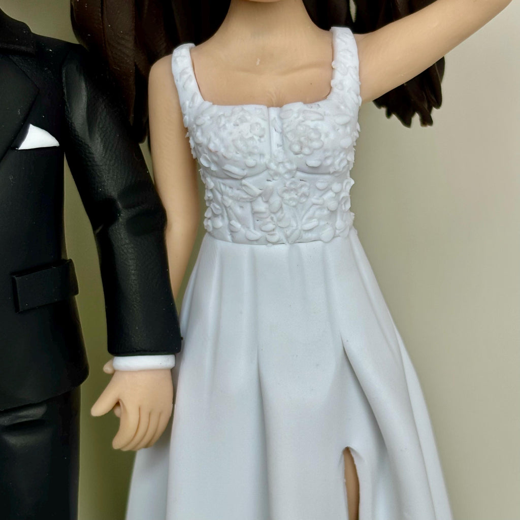 Custom Wedding Cake Topper – Bride and Groom Personalised Bobbleheads, Funny Bobble Head for Weddings